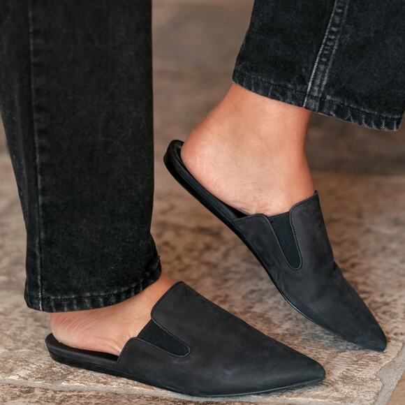 Jenni Kayne Black Oiled Leather Slip On Flat Mules NWOB - Picture 1 of 12